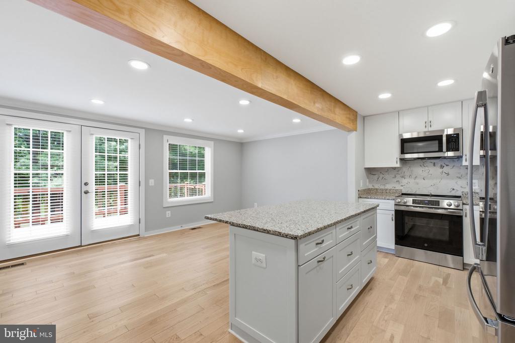 2916 MONTAUK COURT