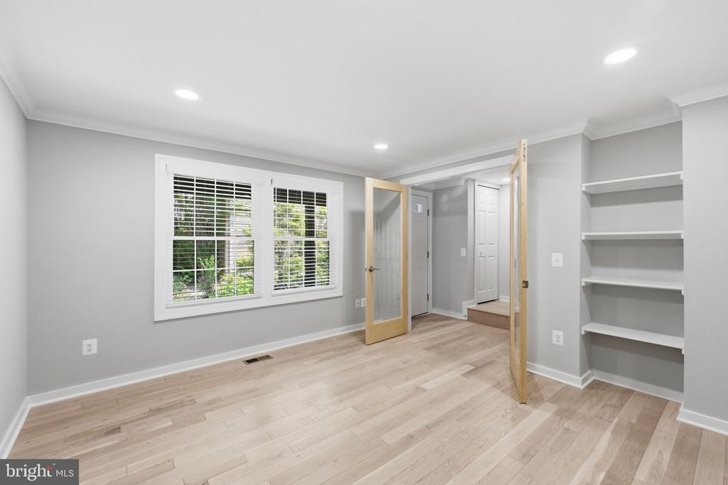 2916 MONTAUK COURT