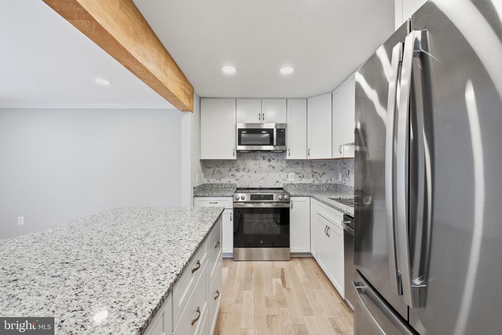 2916 MONTAUK COURT
