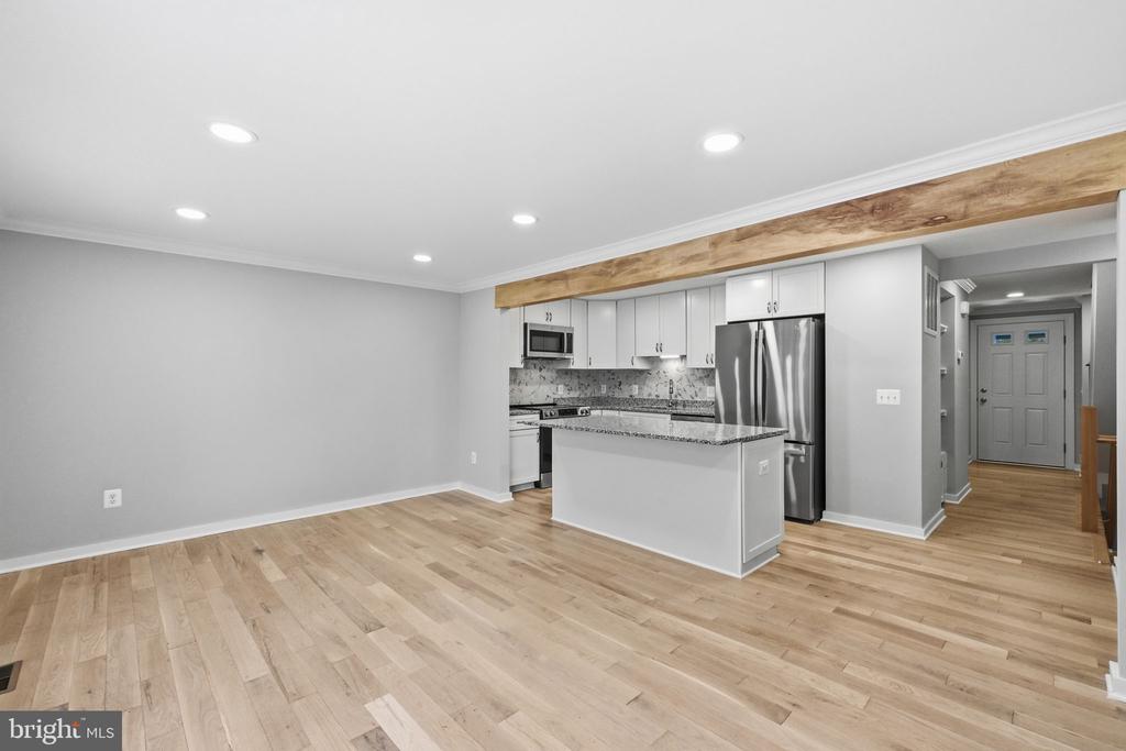 2916 MONTAUK COURT