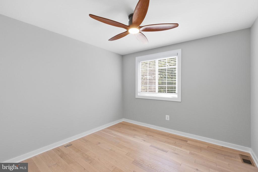 2916 MONTAUK COURT