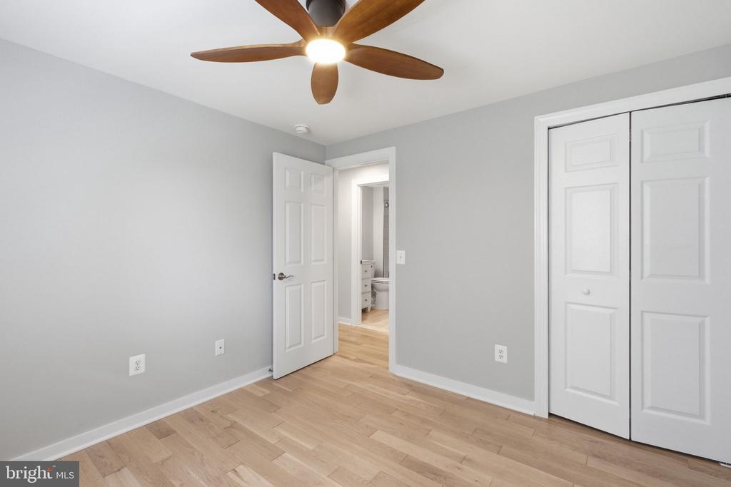 2916 MONTAUK COURT