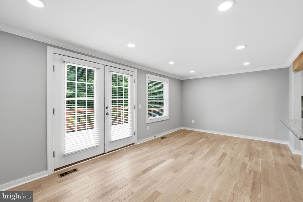 2916 MONTAUK COURT