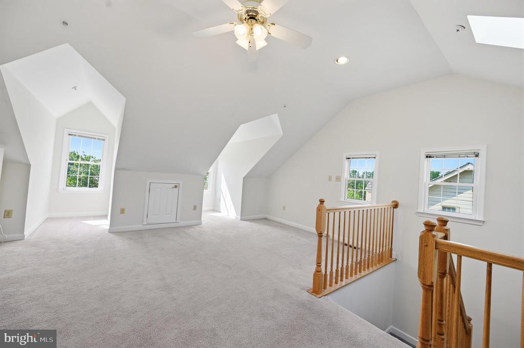 6030 KELSEY COURT