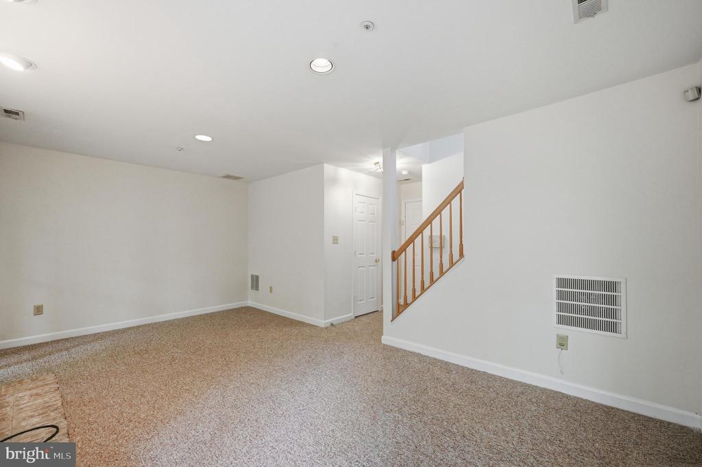 6030 KELSEY COURT