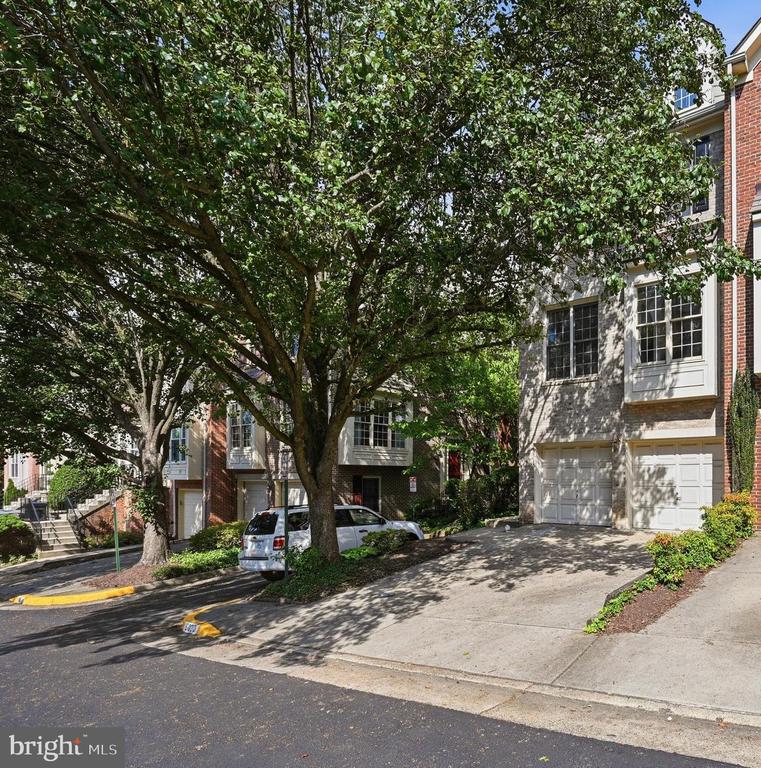 6030 KELSEY COURT