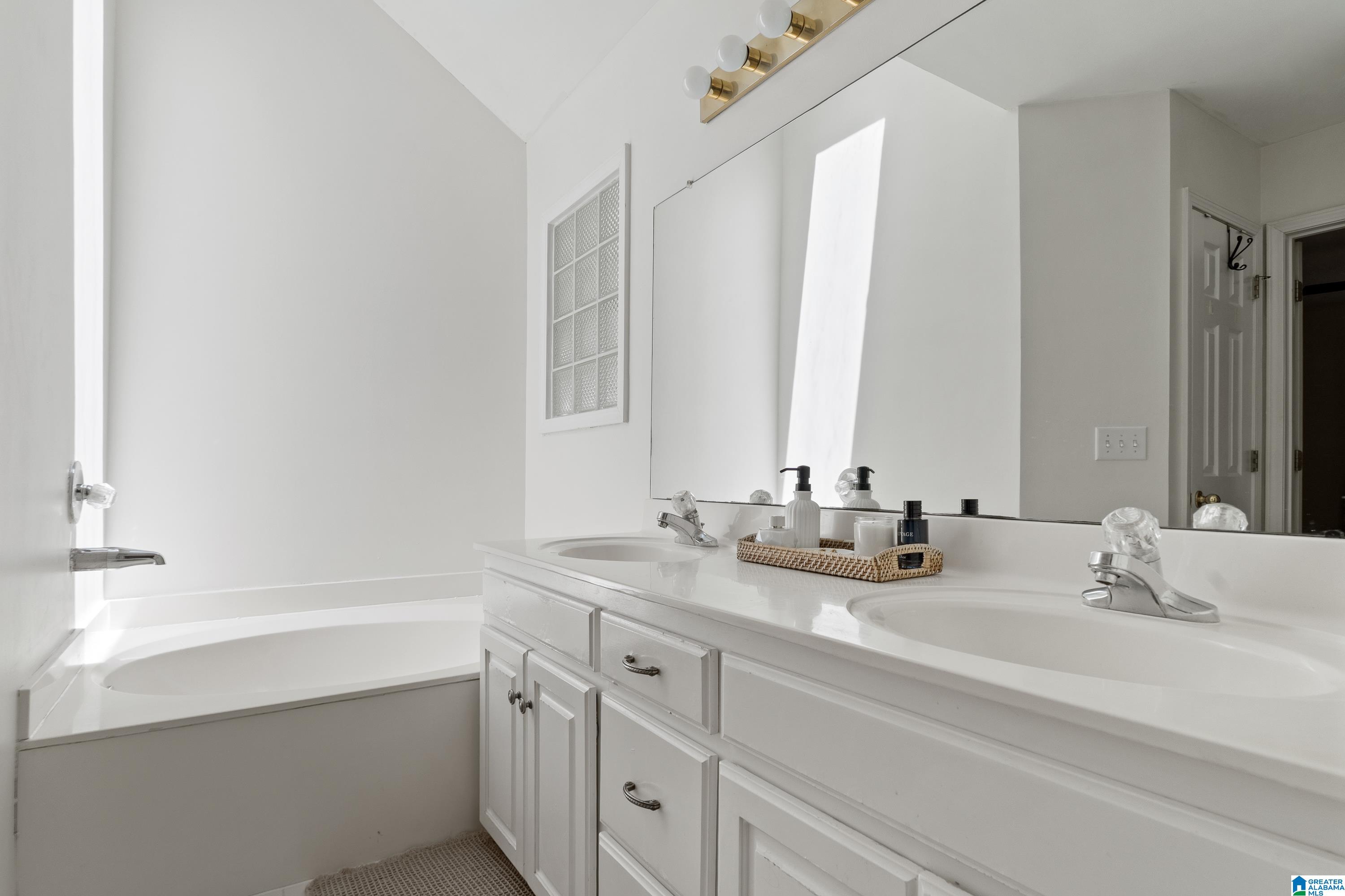 551 FIELDSTONE DRIVE