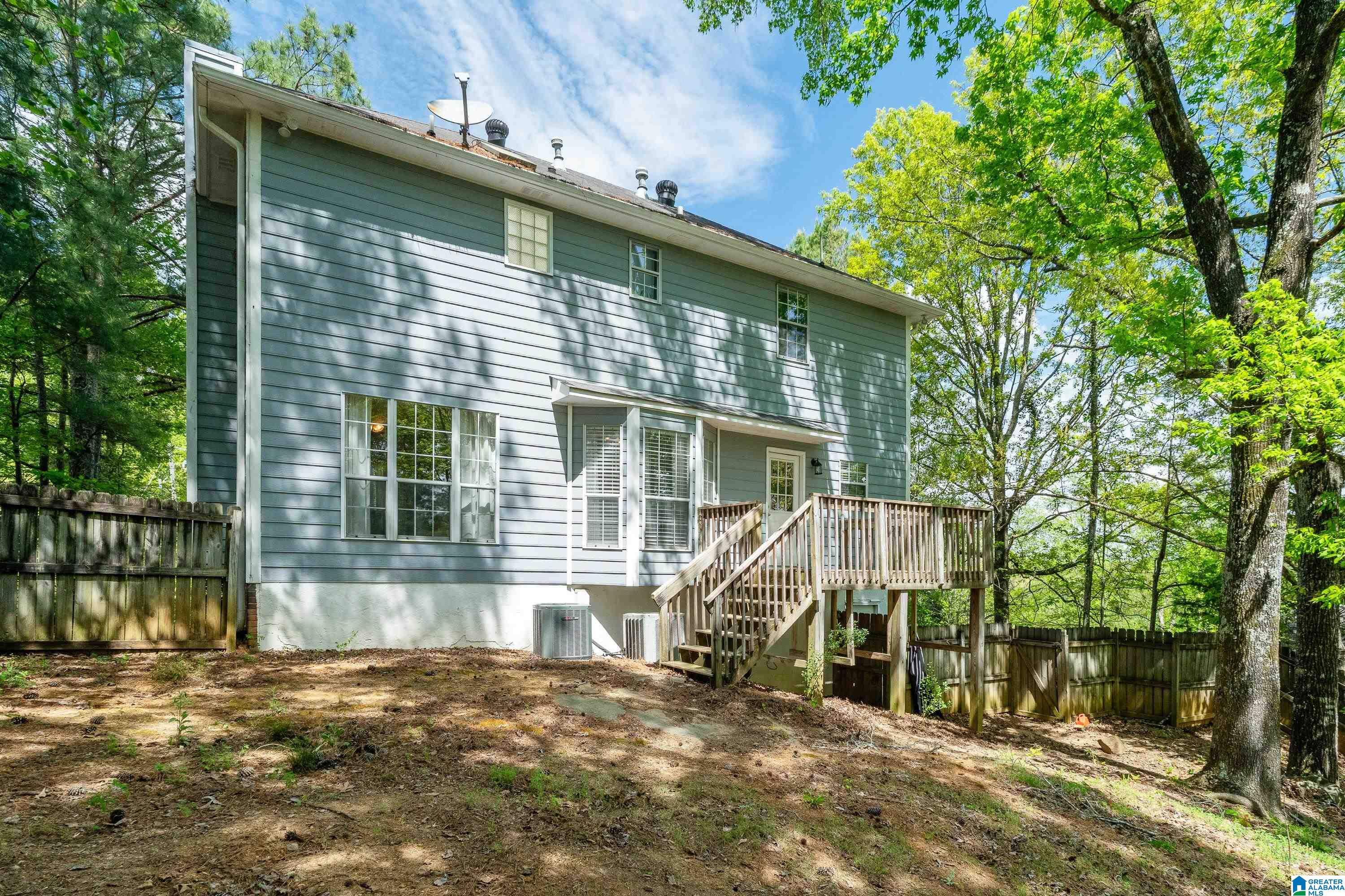 551 FIELDSTONE DRIVE