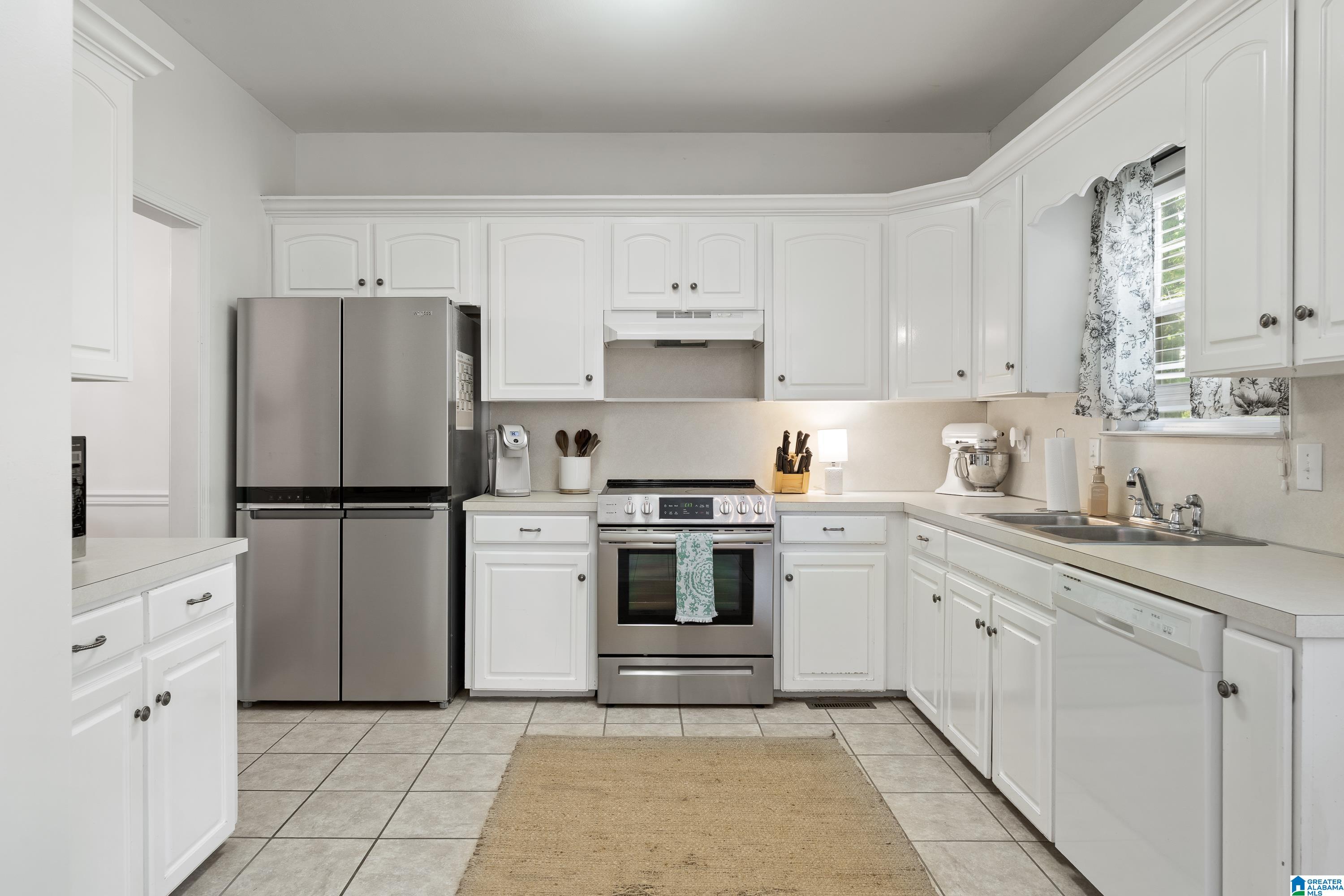 551 FIELDSTONE DRIVE