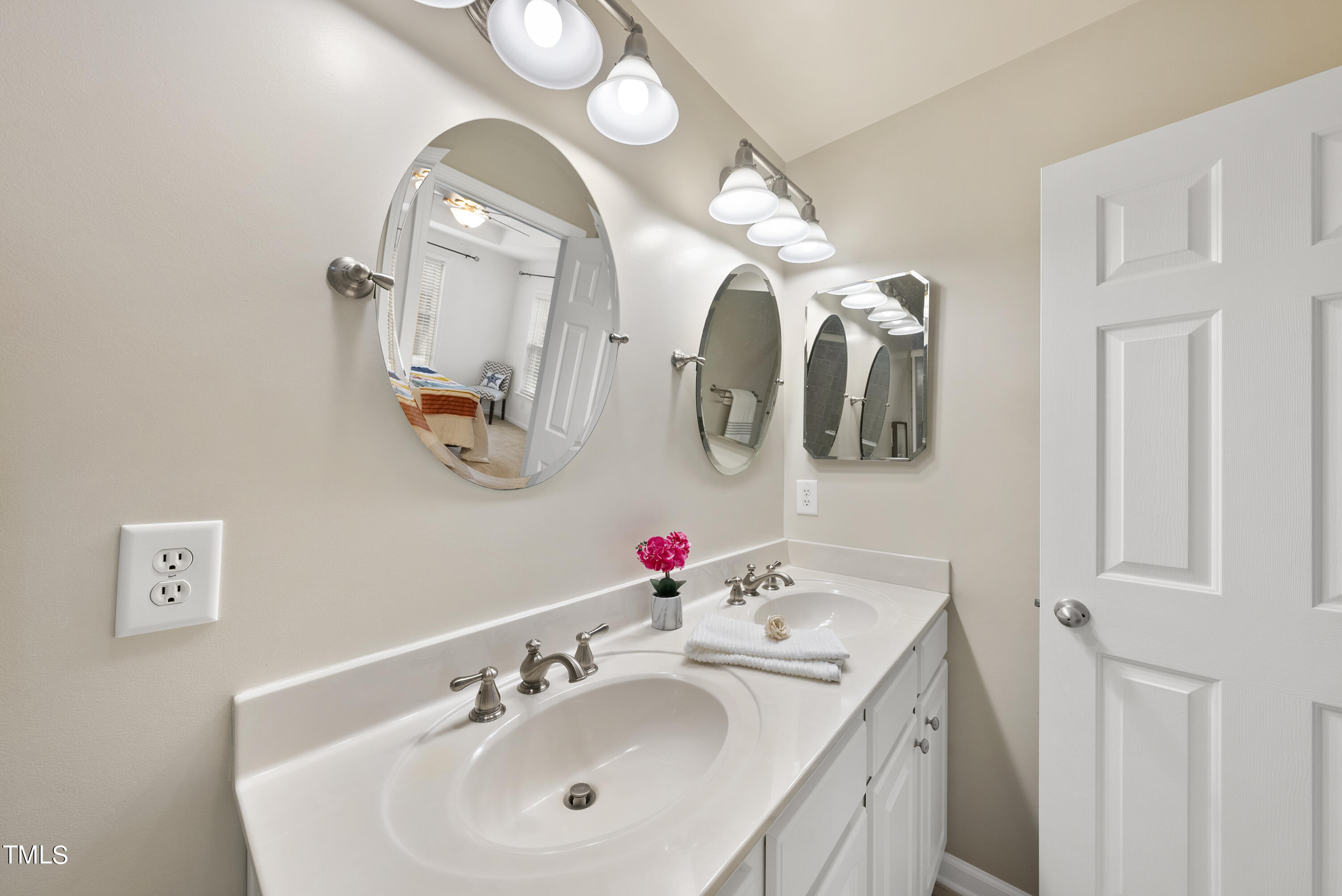 554 Abbey Fields Loop