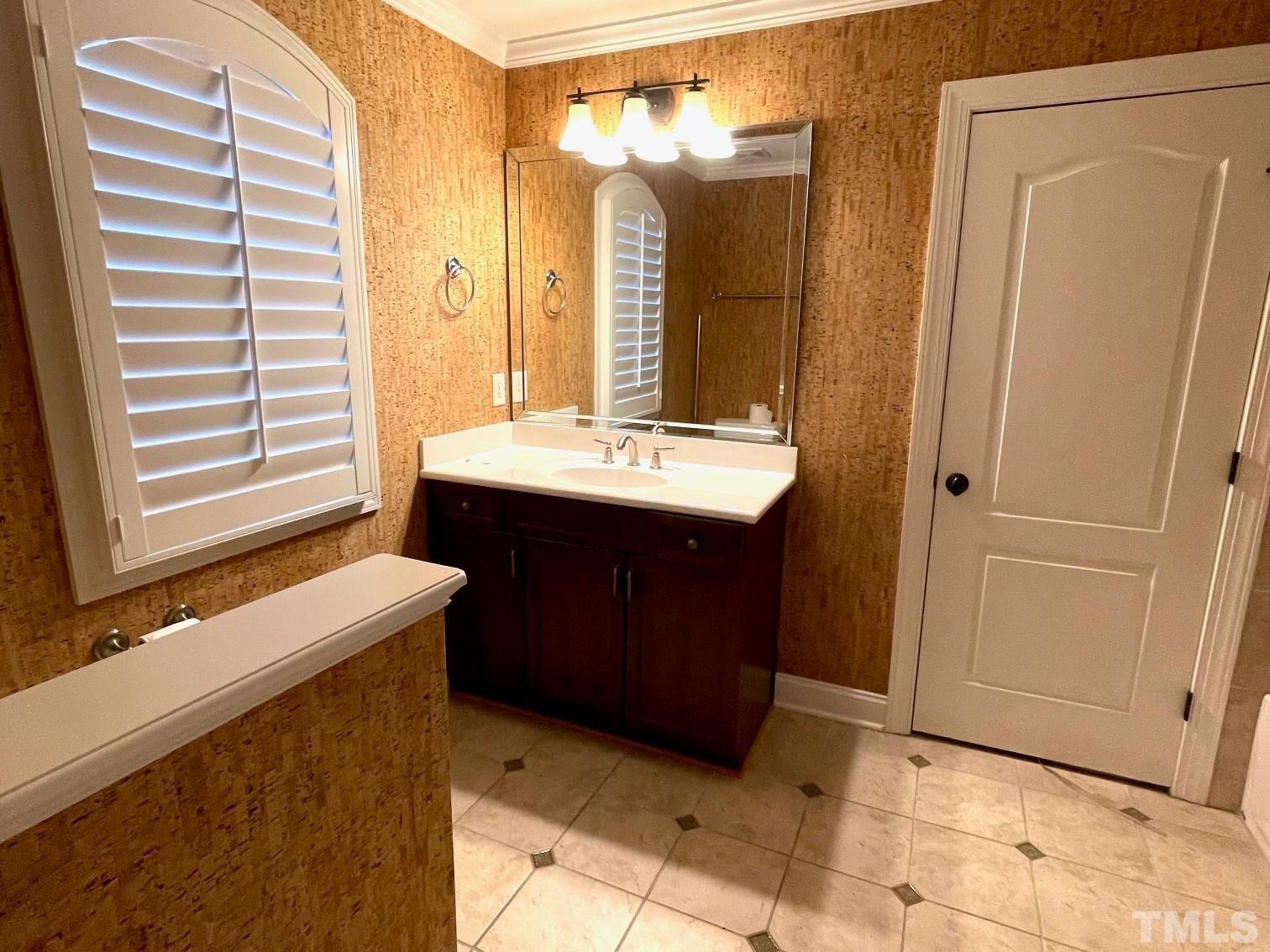 3305 Rockland Ridge Drive