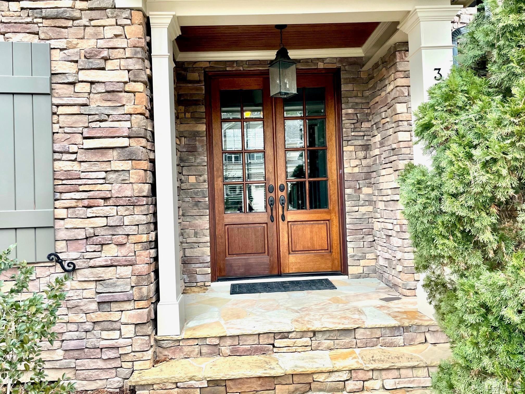 3305 Rockland Ridge Drive