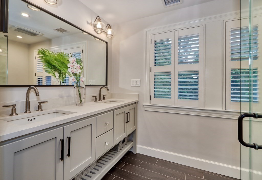 27 Cabot St