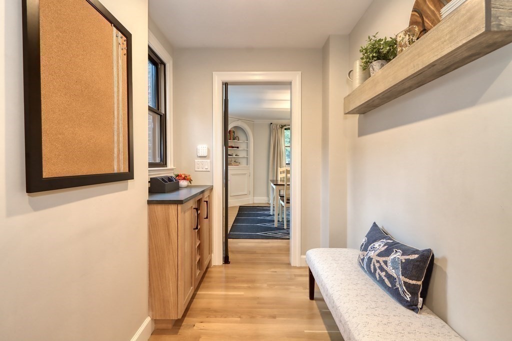 27 Cabot St