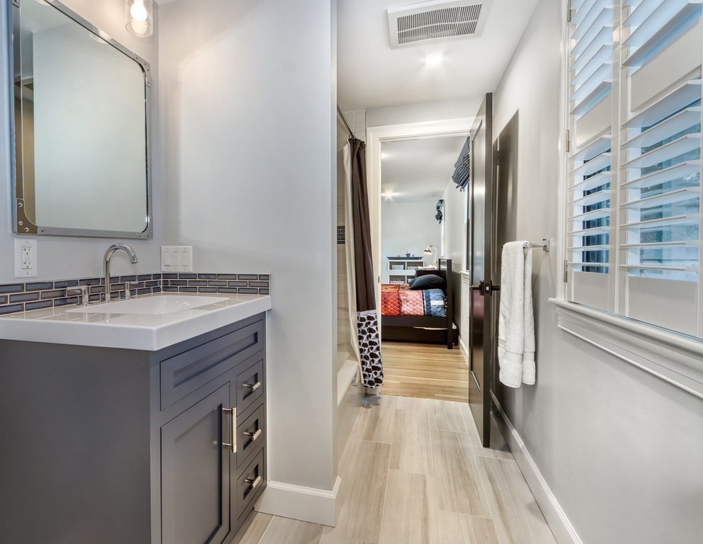 27 Cabot St