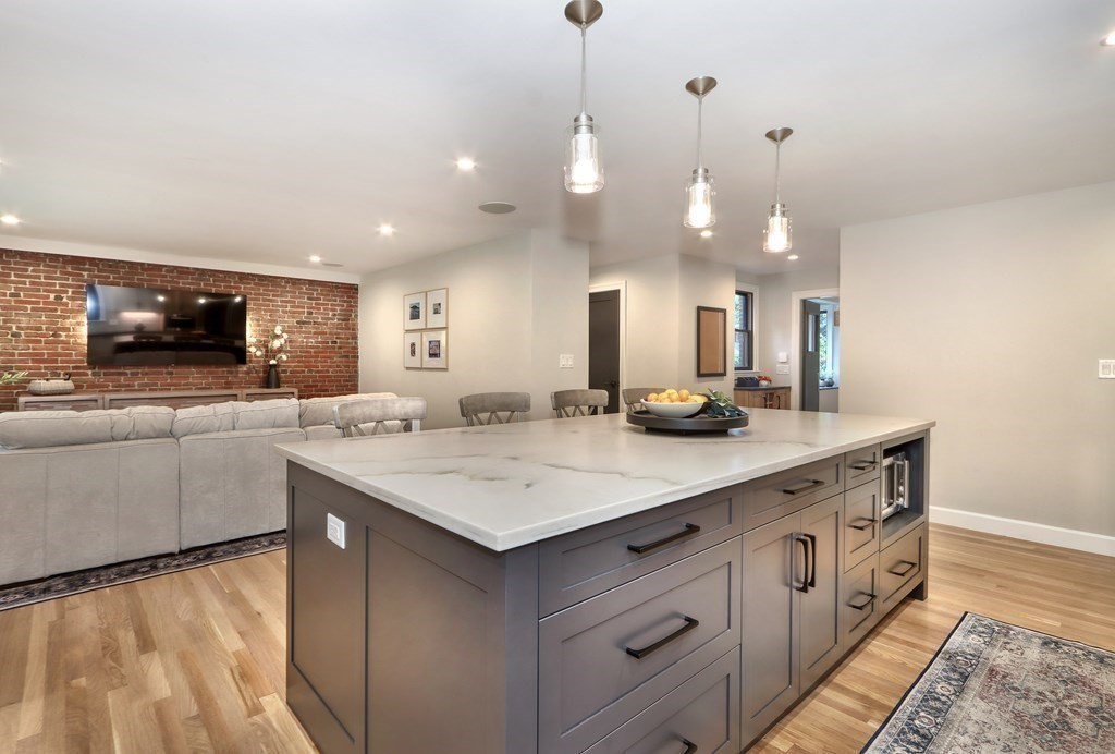 27 Cabot St