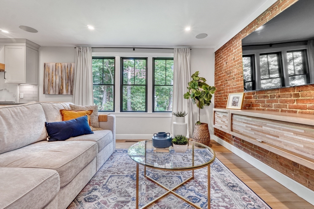 27 Cabot St