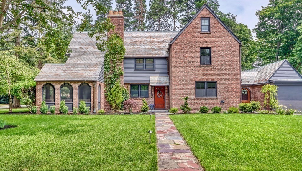 27 Cabot St