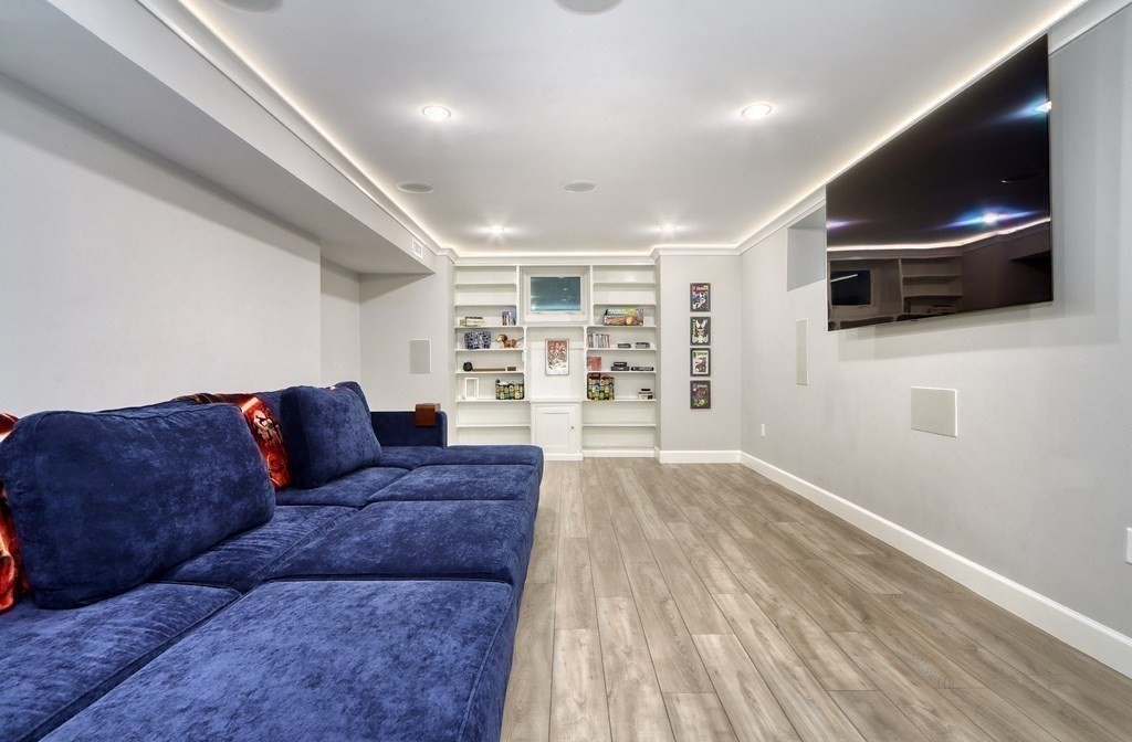 27 Cabot St