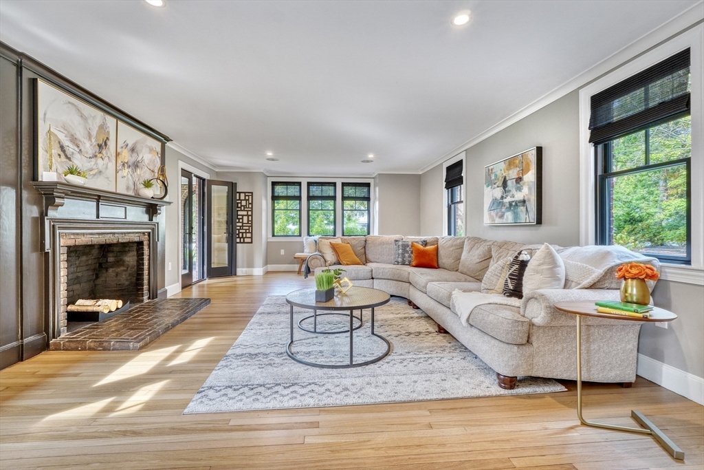 27 Cabot St