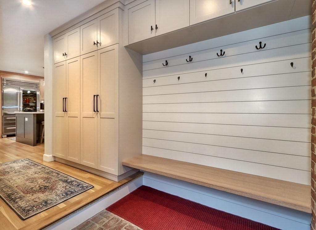 27 Cabot St