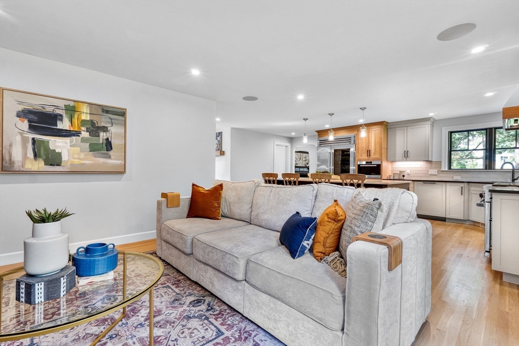 27 Cabot St