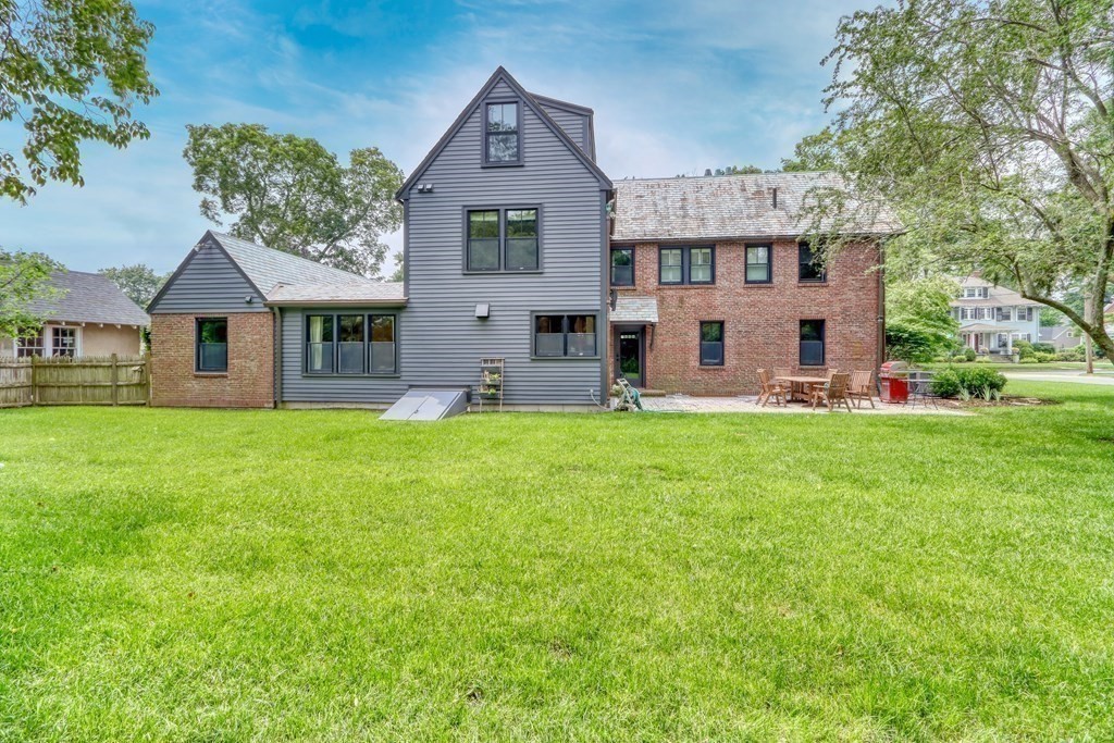 27 Cabot St
