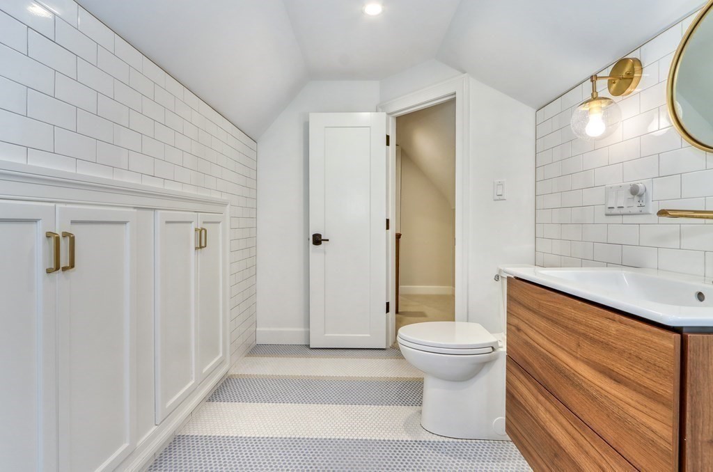 27 Cabot St