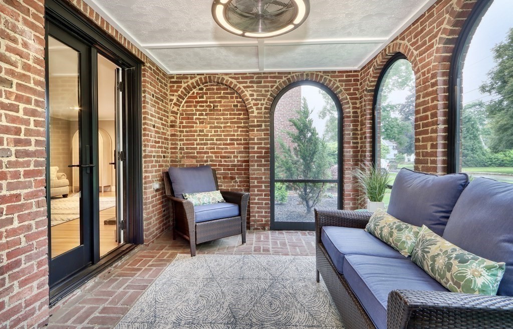 27 Cabot St