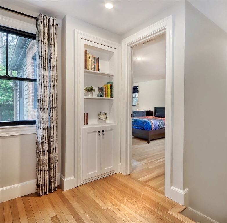 27 Cabot St