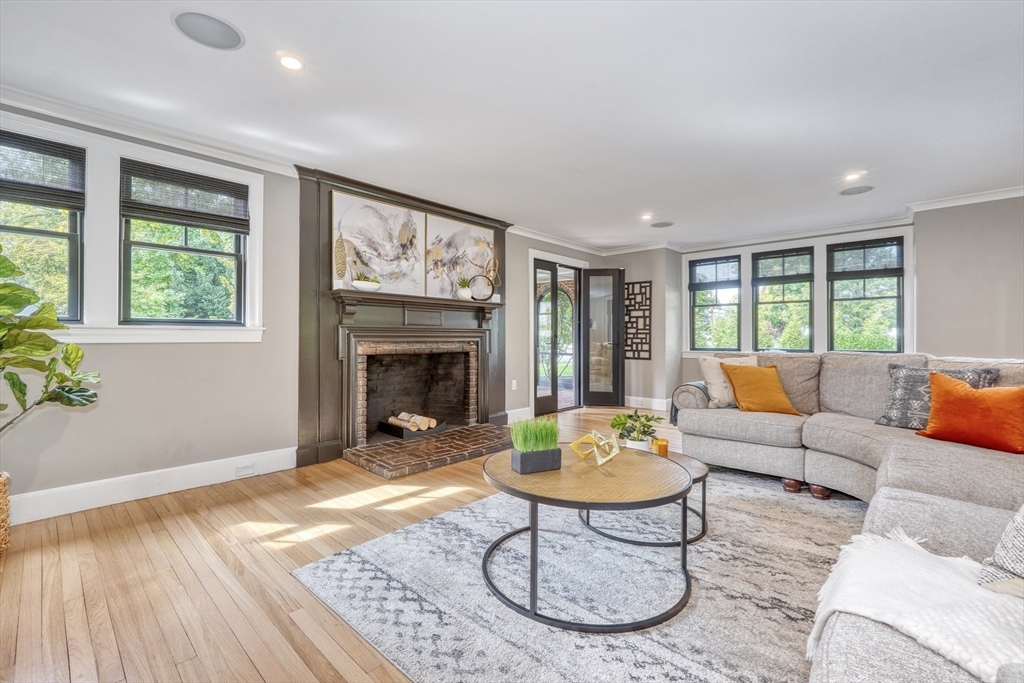 27 Cabot St