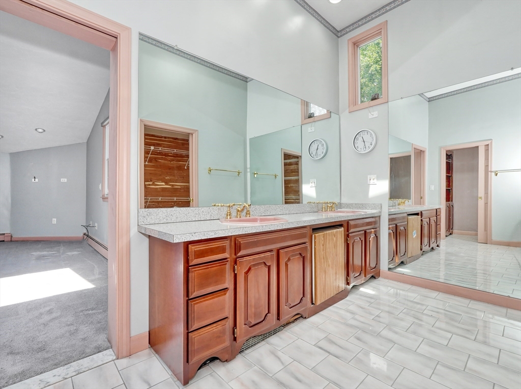 4 Aricia Ln