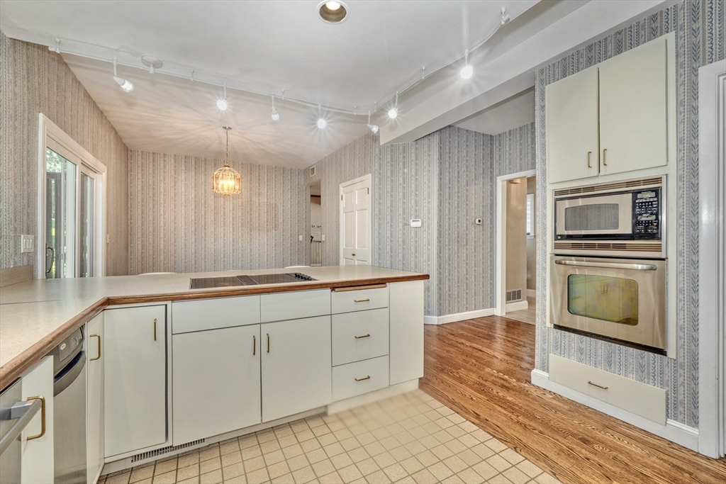 4 Aricia Ln