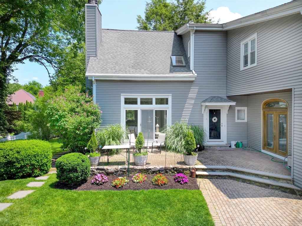 4 Aricia Ln