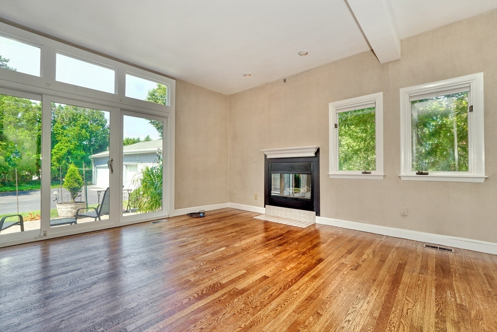 4 Aricia Ln
