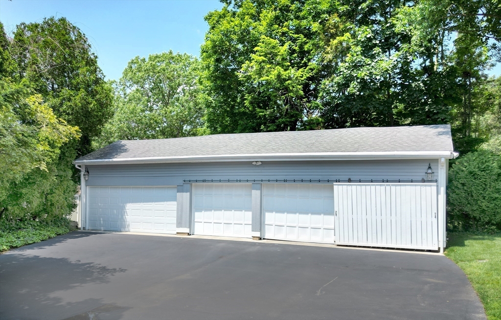 4 Aricia Ln