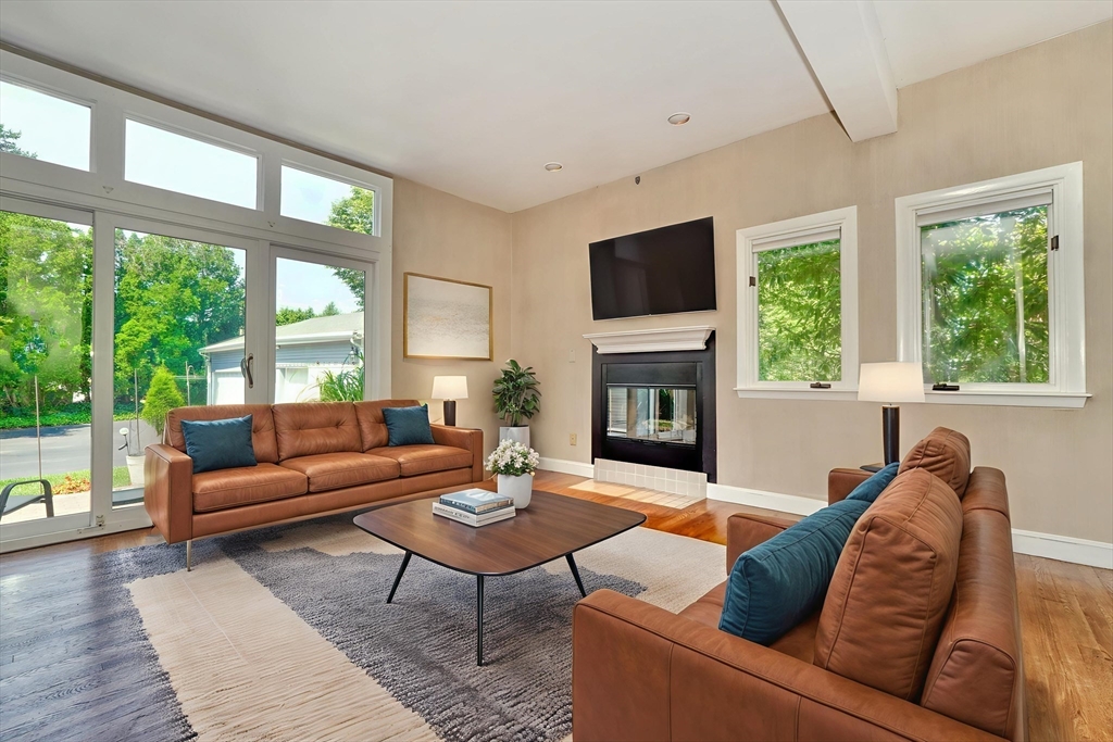 4 Aricia Ln