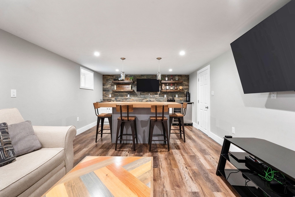 10 Marie Ave
