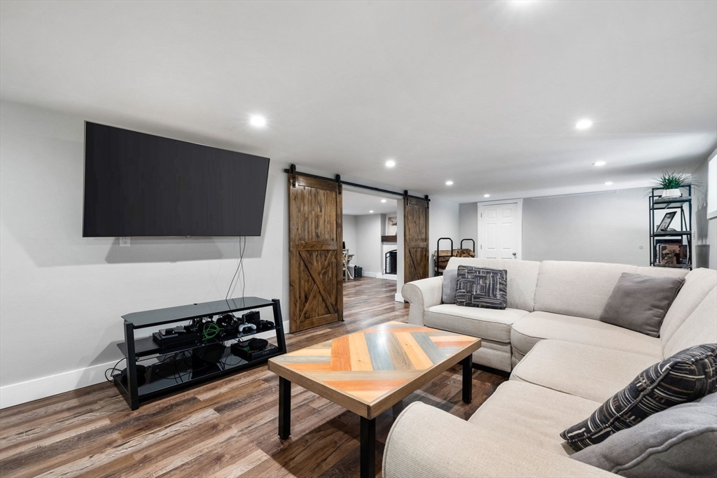 10 Marie Ave
