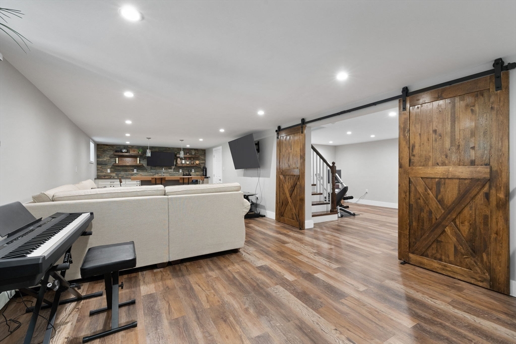 10 Marie Ave