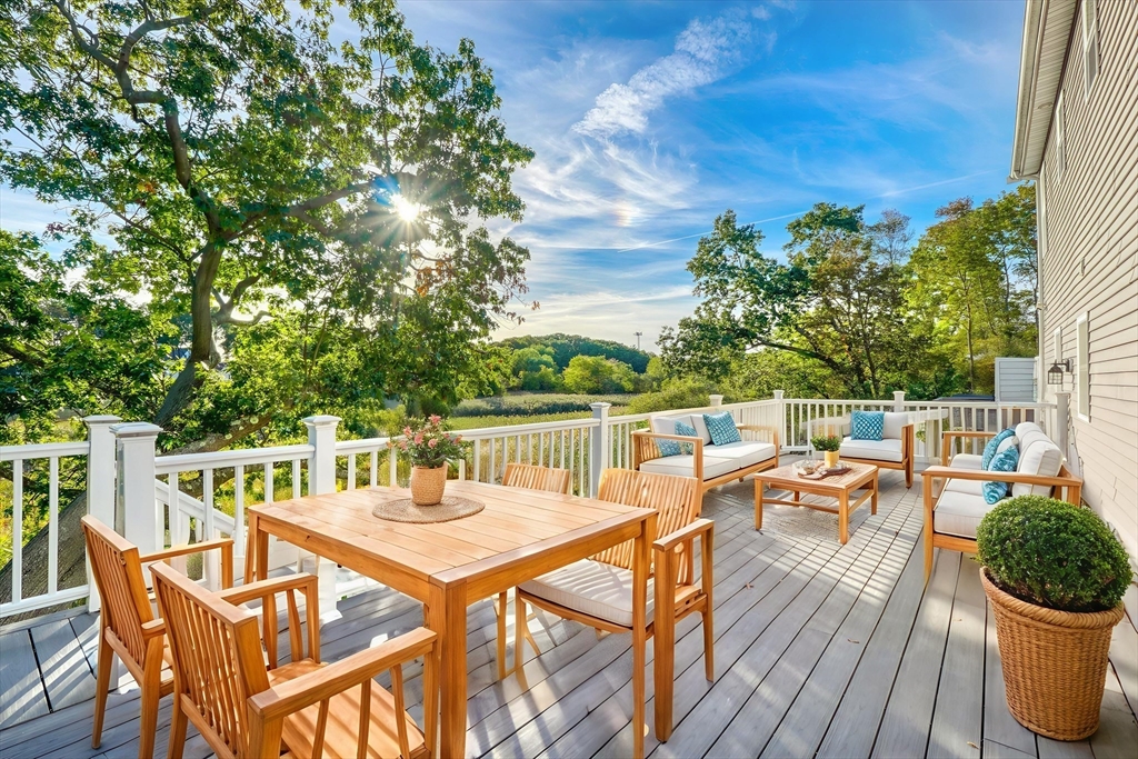 87 Riverbank Rd