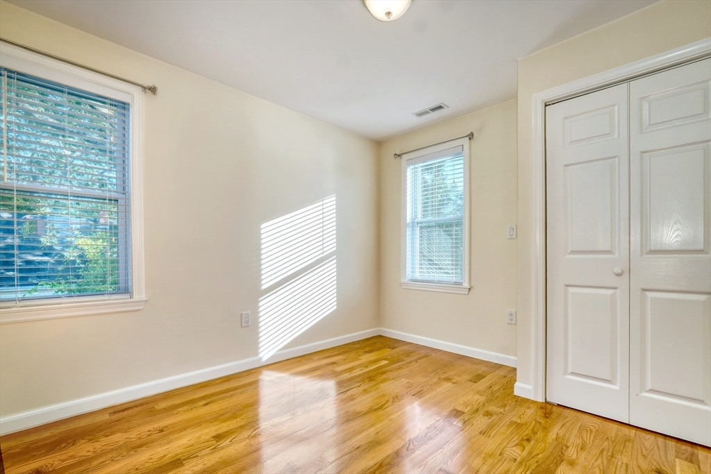 87 Riverbank Rd