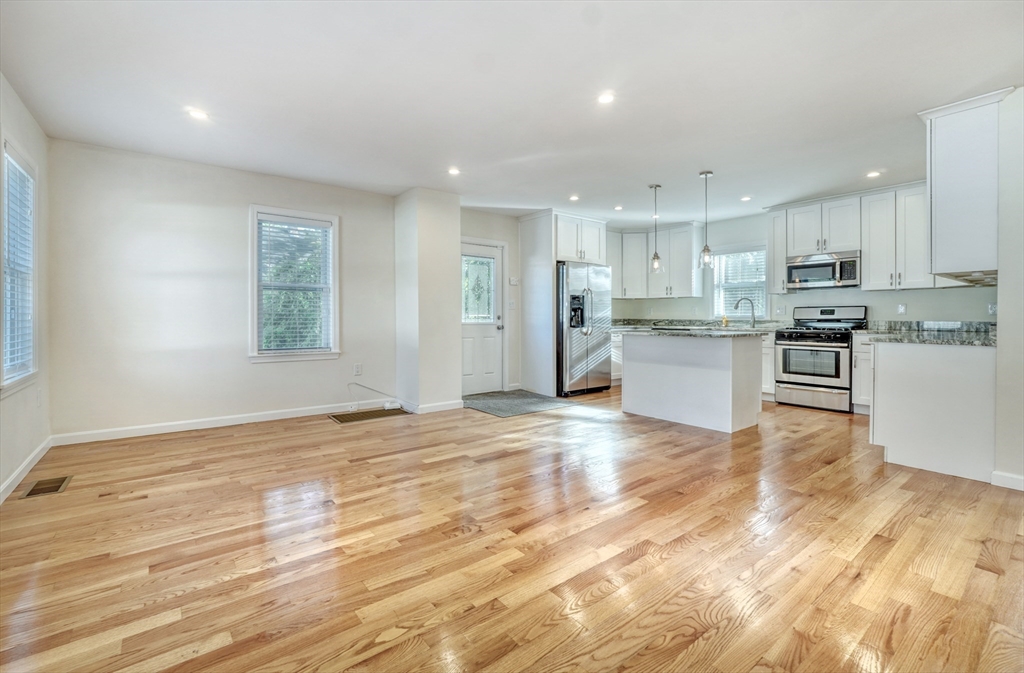 87 Riverbank Rd