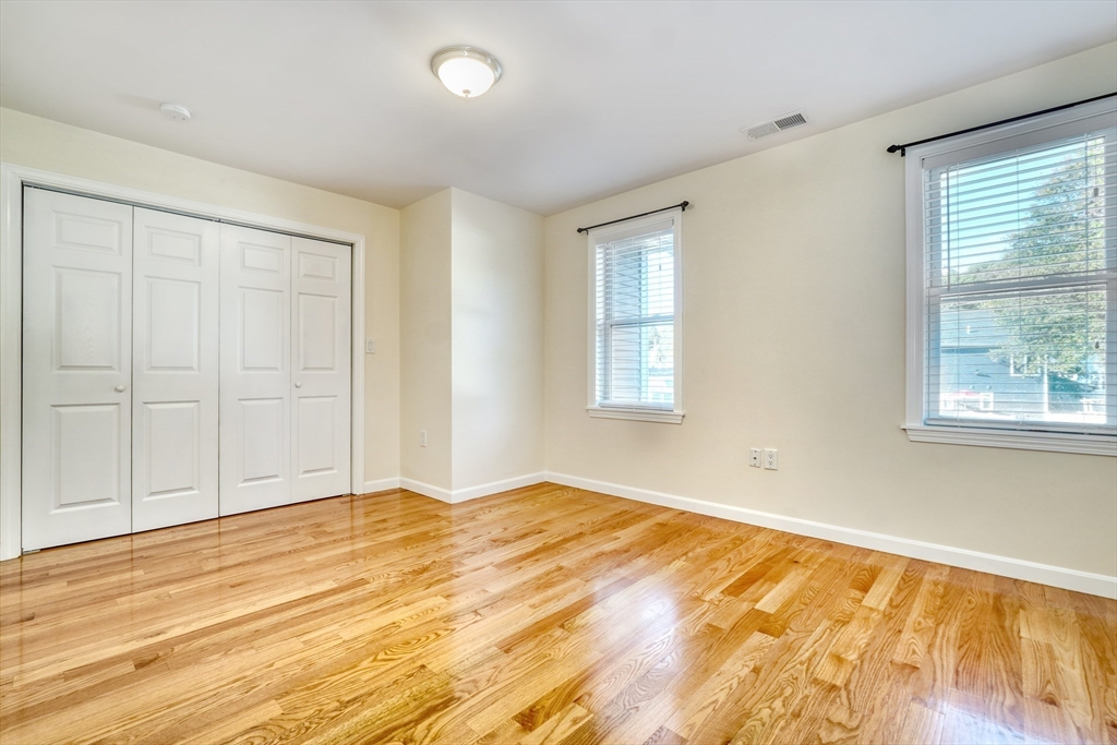 87 Riverbank Rd