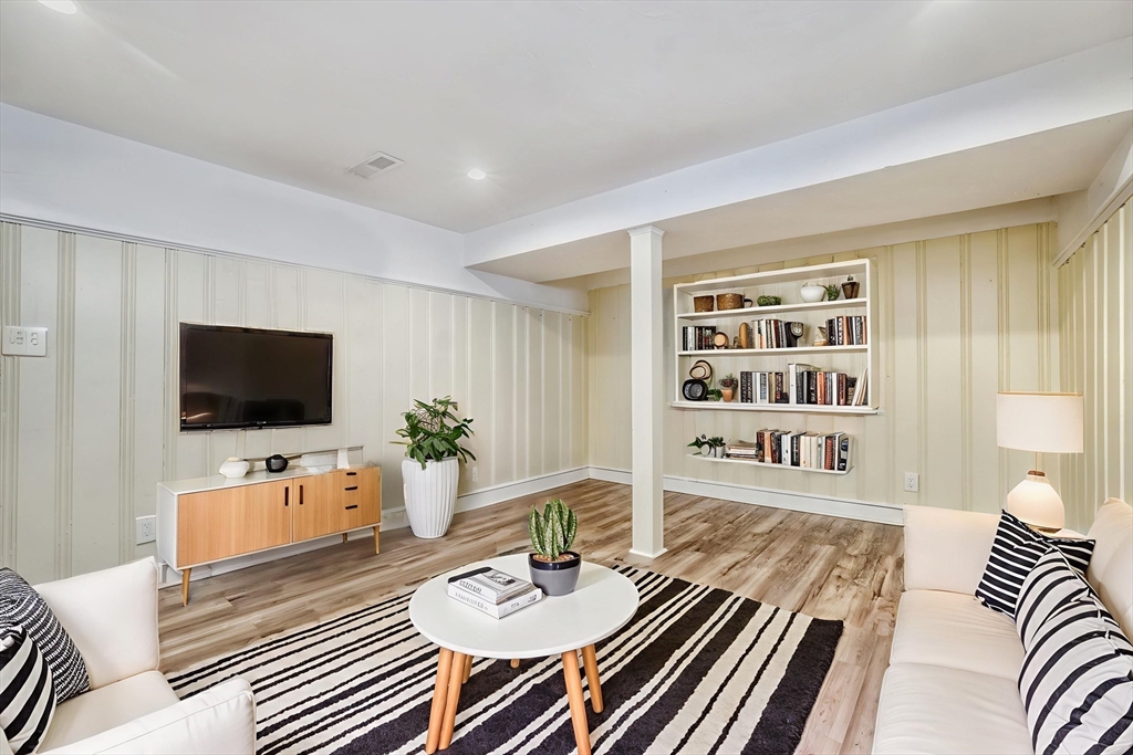 87 Riverbank Rd