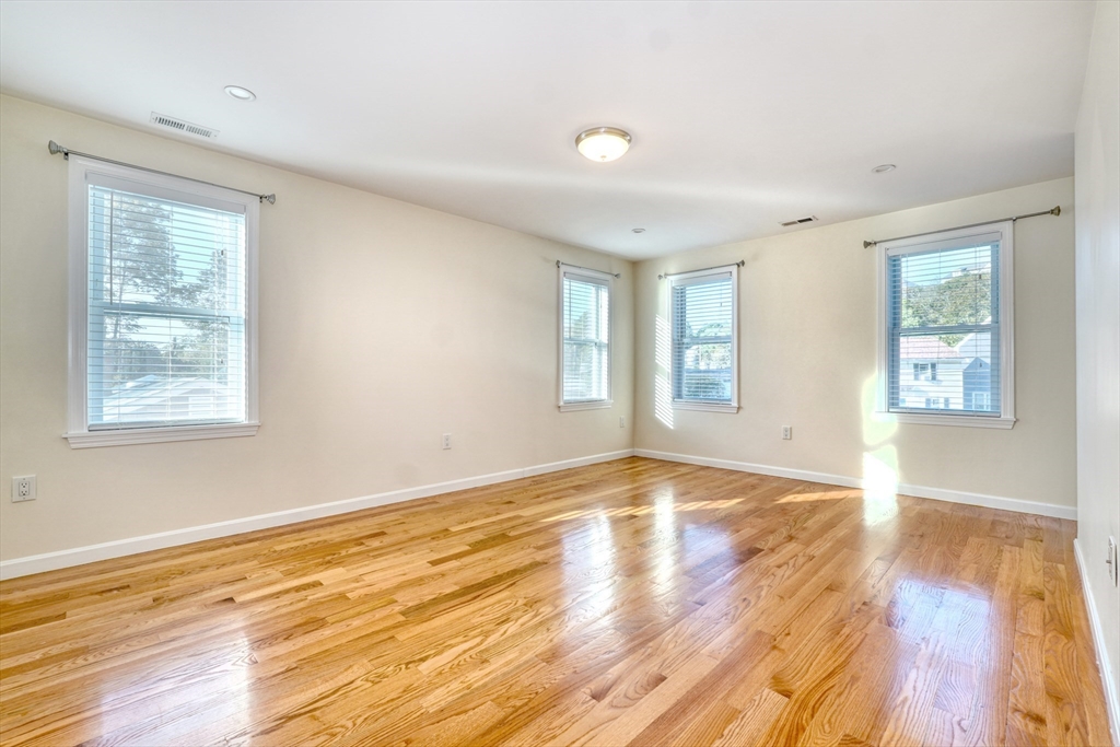 87 Riverbank Rd