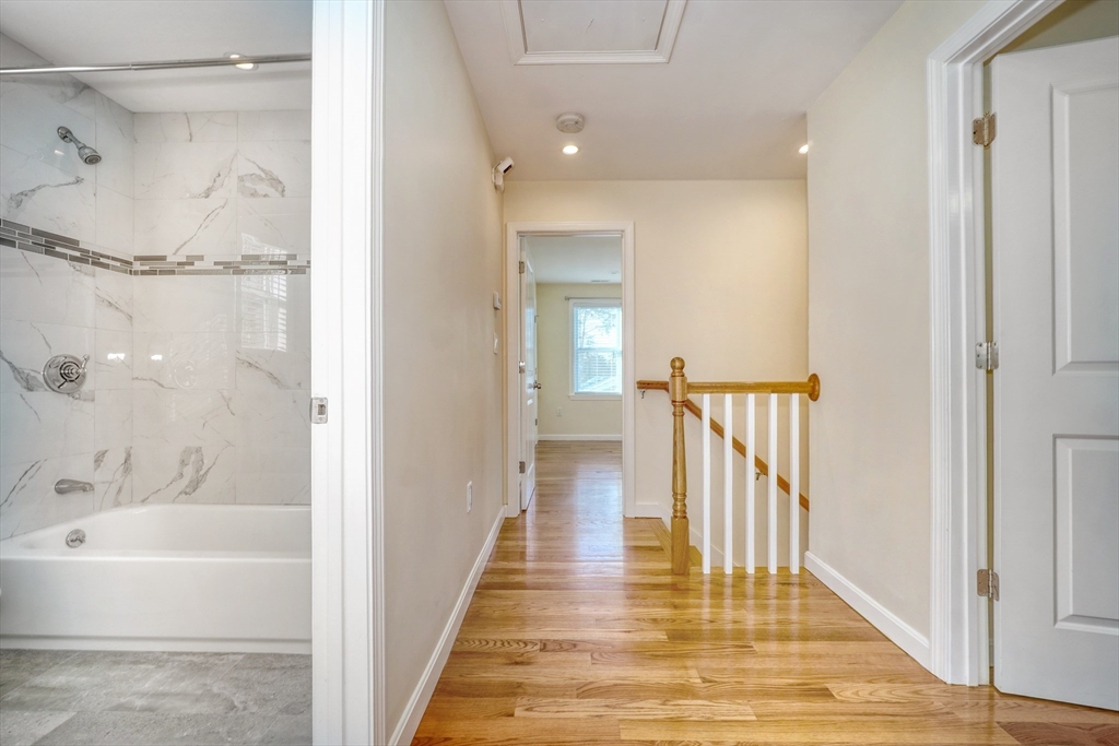 87 Riverbank Rd