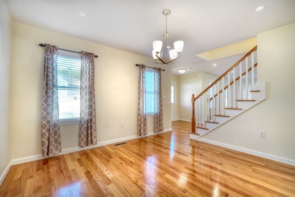 87 Riverbank Rd
