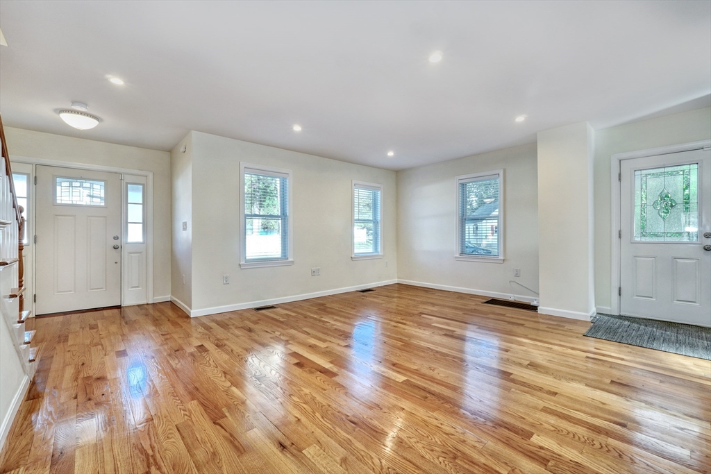87 Riverbank Rd