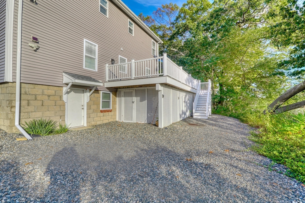 87 Riverbank Rd
